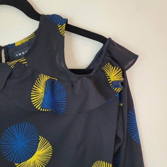 Trouve Black Cold Shoulder Ruffle Flounce Neck & Sleeve Blouse Women's Size XS - Picture 5 of 9